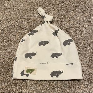 NWOT Monica & Andy newborn top-knot cap, elephant print